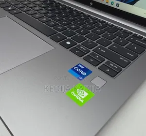 New Laptop HP ZBook Firefly G9 16GB Intel Core i7 SSD 512GB