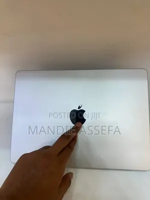 New Laptop Apple MacBook Pro 2023 M3 8GB Apple M3 SSD 512GB