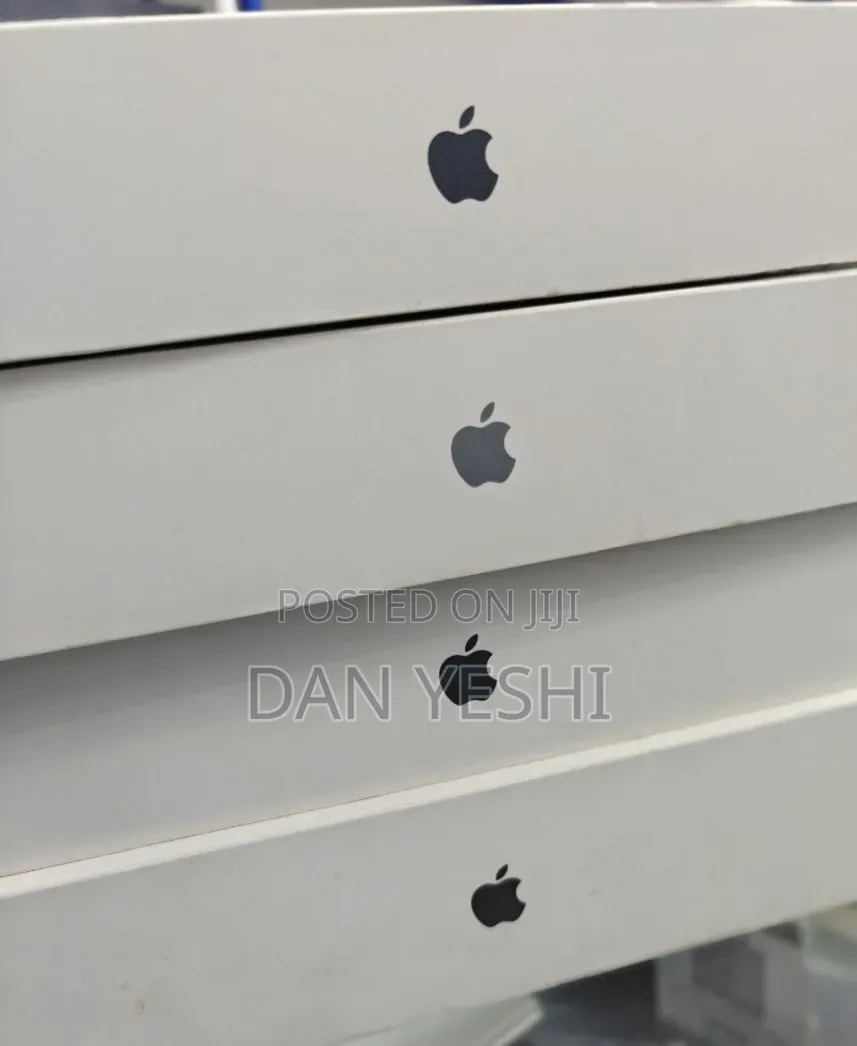 New Laptop Apple MacBook Pro 2025 M5 36GB Apple M5 SSD 2T