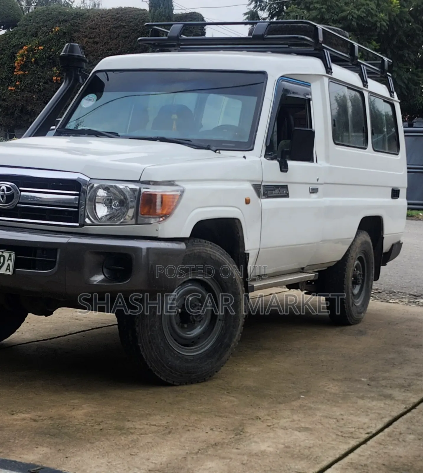 Toyota Land Cruiser 2013 White