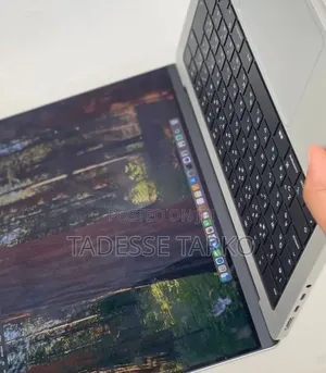 New Laptop Apple MacBook Pro 2024 M4 16GB Apple M4 Pro SSD 512GB