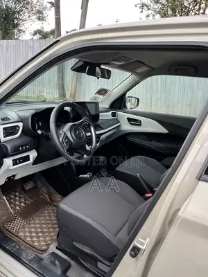 Suzuki Swift 2025 Brown