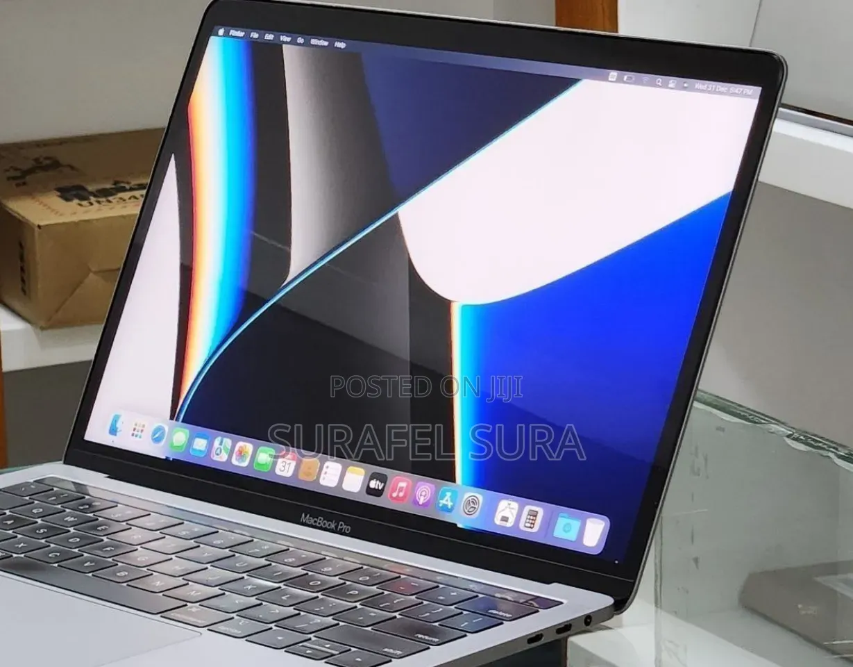 New Laptop Apple MacBook Pro 2019 16GB Intel Core i7 SSD 512GB