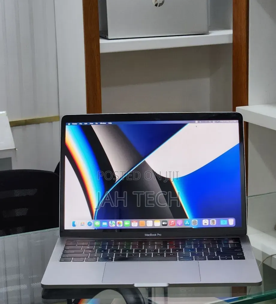 New Laptop Apple MacBook Pro 2019 16GB Intel Core i7 SSD 512GB
