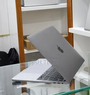 New Laptop Apple MacBook Pro 2019 16GB Intel Core i7 SSD 512GB