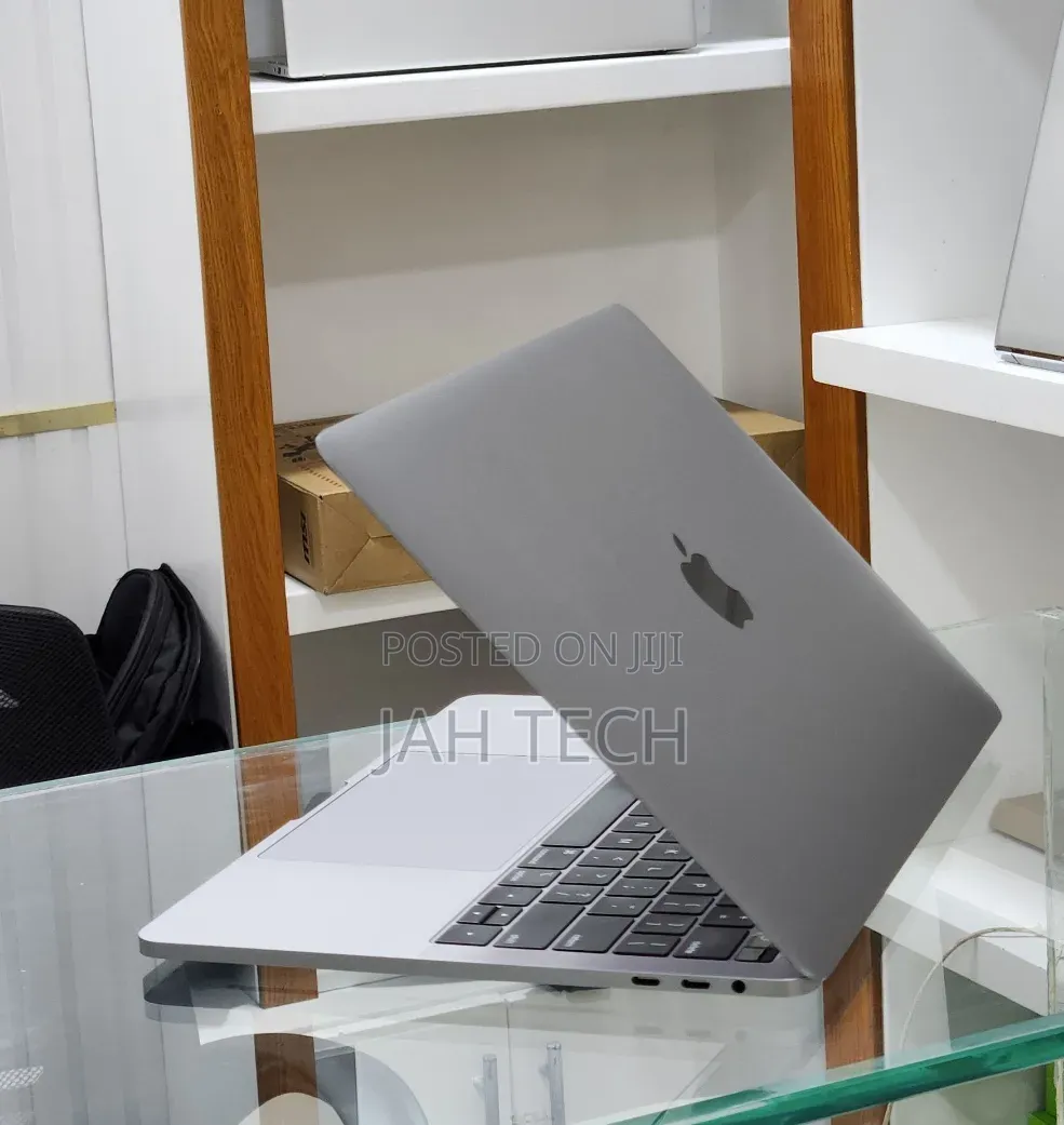 New Laptop Apple MacBook Pro 2019 16GB Intel Core i7 SSD 512GB