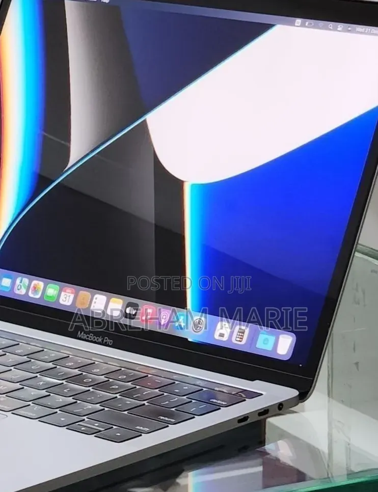 New Laptop Apple MacBook Pro 2019 16GB Intel Core i7 SSD 512GB