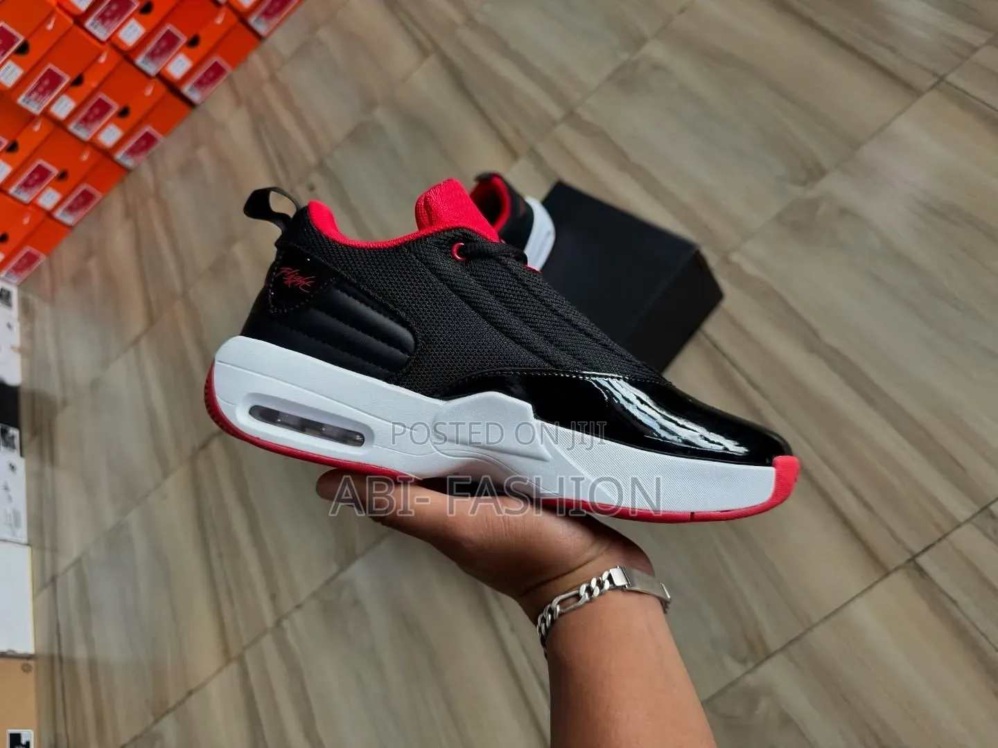 Air Jordan Max Aura Half Shoe Made in Veitnham