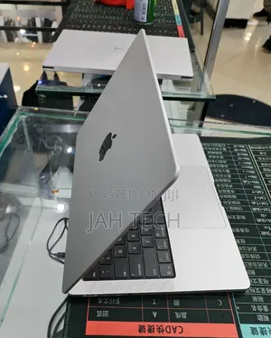 New Laptop Apple MacBook Pro 2025 M5 16GB Apple M5 Pro SSD 512GB