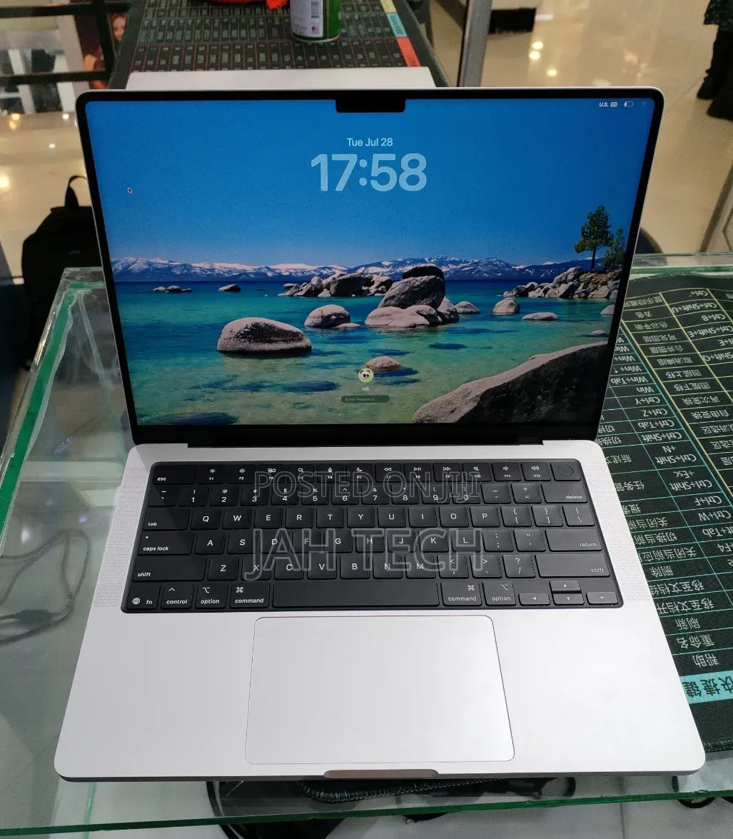 New Laptop Apple MacBook Pro 2025 M5 16GB Apple M5 Pro SSD 512GB