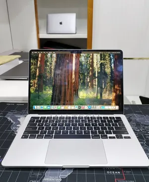 New Laptop Apple MacBook Air 2022 M2 8GB Apple M2 SSD 256GB