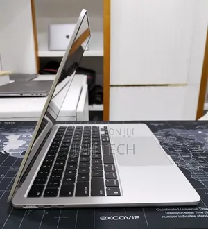 New Laptop Apple MacBook Air 2022 M2 8GB Apple M2 SSD 256GB