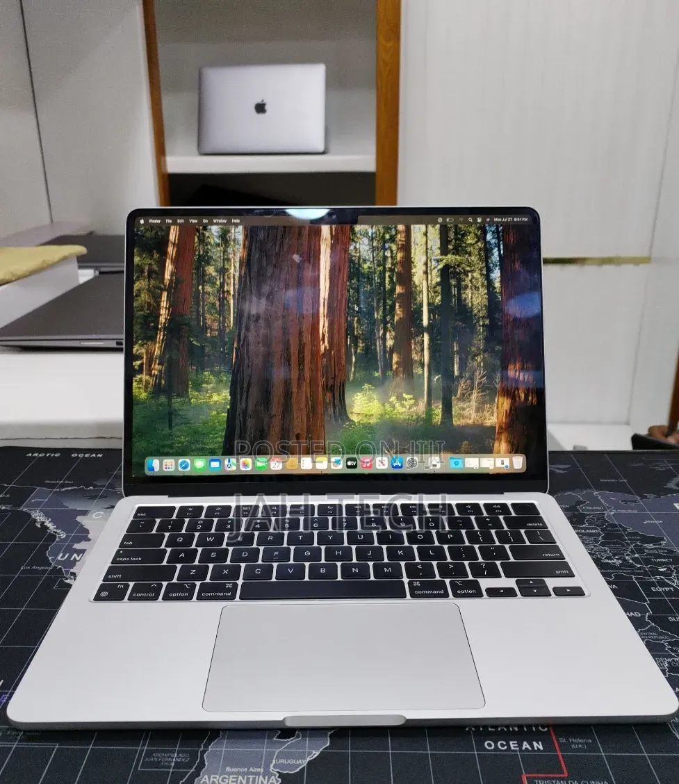 New Laptop Apple MacBook Air 2022 M2 8GB Apple M2 SSD 256GB