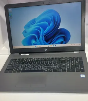 New Laptop HP Pavilion 15 4GB Intel Core i5 SSD 750GB