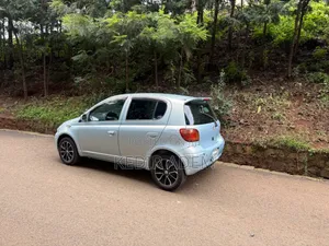 Toyota Vitz 2004 Blue