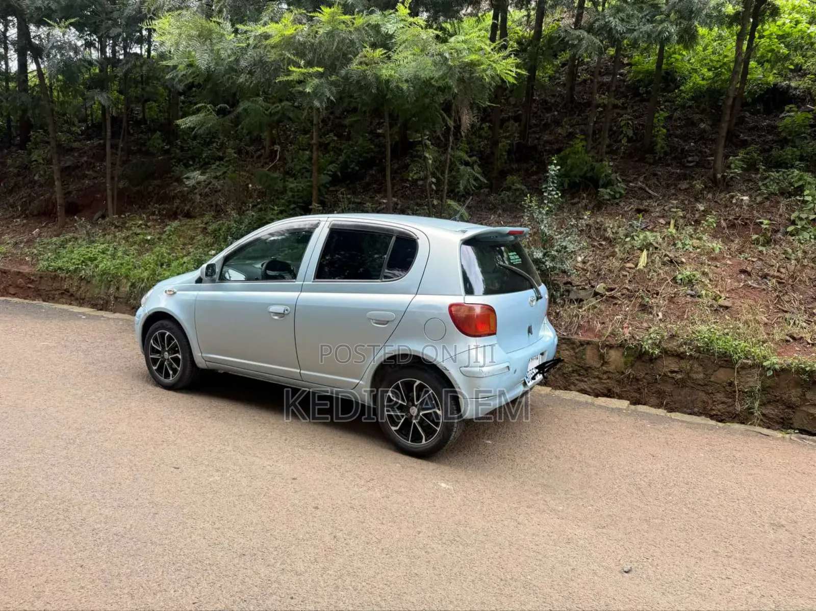 Toyota Vitz 2004 Blue
