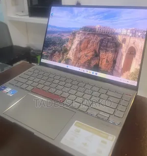 New Laptop Asus Zenbook 14 16GB Intel Core i7 SSD 512GB