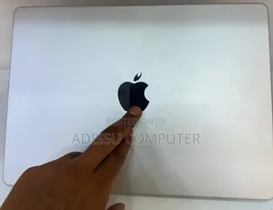 New Laptop Apple MacBook Pro 2019 8GB Intel Core M3 SSD 512GB