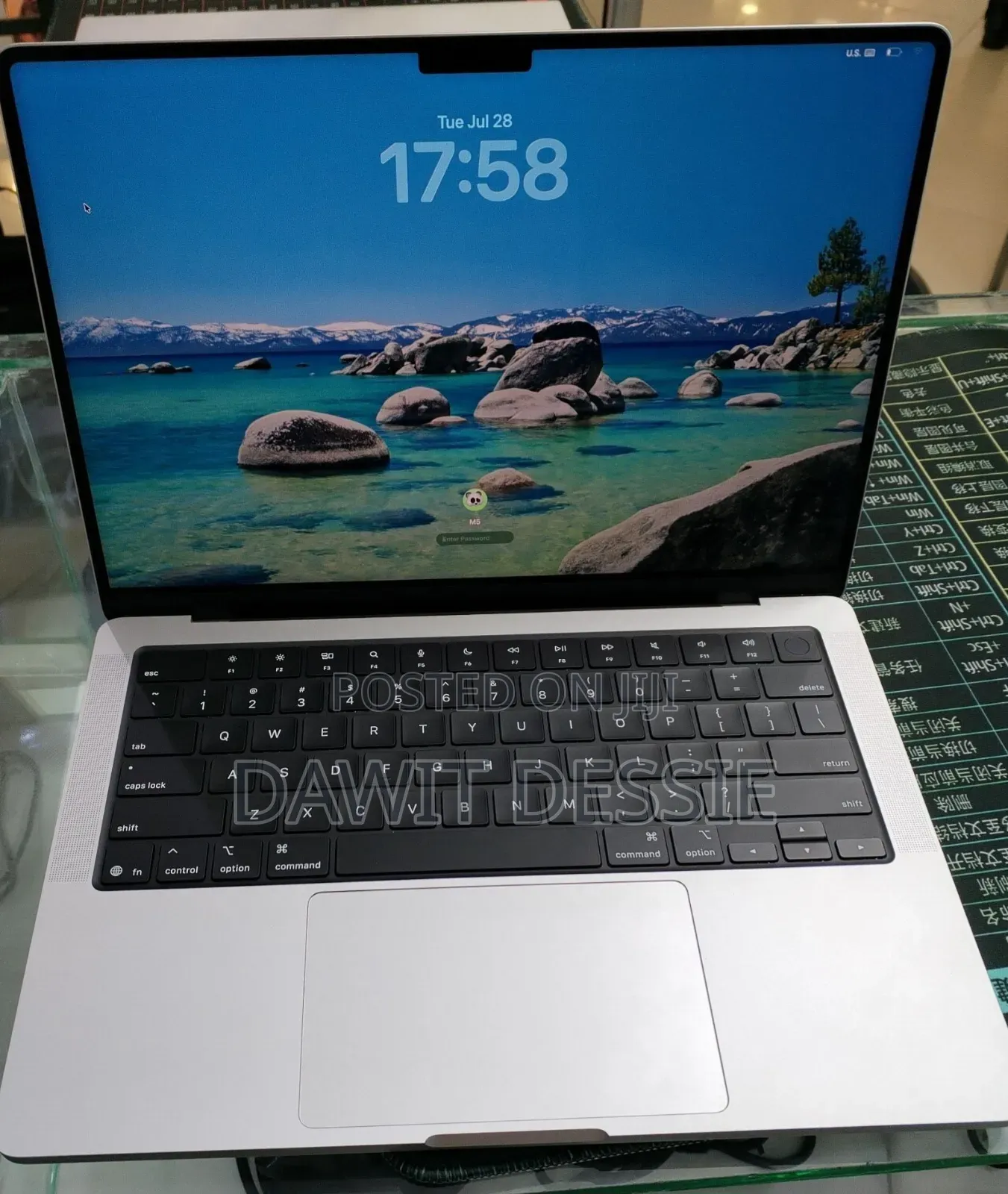 New Laptop Apple MacBook Pro 2025 M5 16GB Apple M5 Pro SSD 512GB