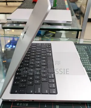 New Laptop Apple MacBook Pro 2025 M5 16GB Apple M5 Pro SSD 512GB