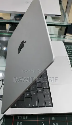 New Laptop Apple MacBook Pro 2025 M5 16GB Apple M5 Pro SSD 512GB