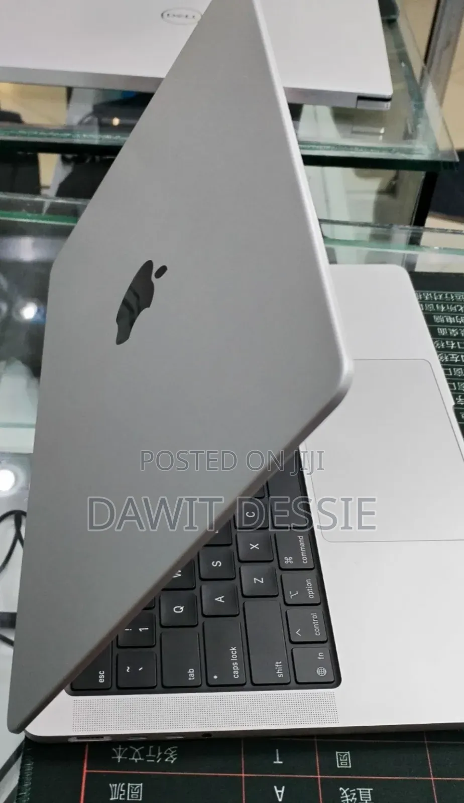 New Laptop Apple MacBook Pro 2025 M5 16GB Apple M5 Pro SSD 512GB