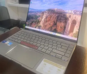 New Laptop Asus Zenbook 14 16GB Intel Core i7 SSD 512GB