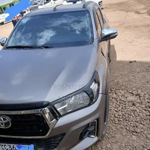 Toyota Hilux 2020 Silver