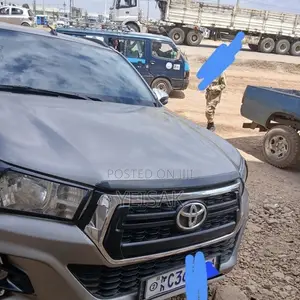 Toyota Hilux 2020 Silver