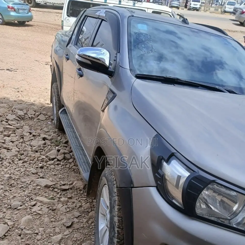 Toyota Hilux 2020 Silver