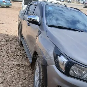 Toyota Hilux 2020 Silver