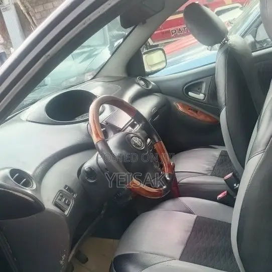 Toyota Vitz 2004 Black