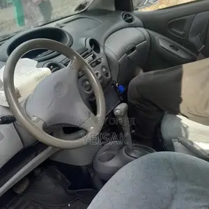 Toyota Vitz 2001 Silver
