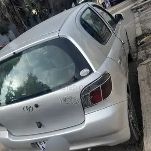 Toyota Vitz 2001 Silver
