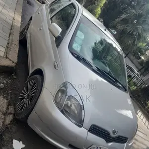 Toyota Vitz 2001 Silver