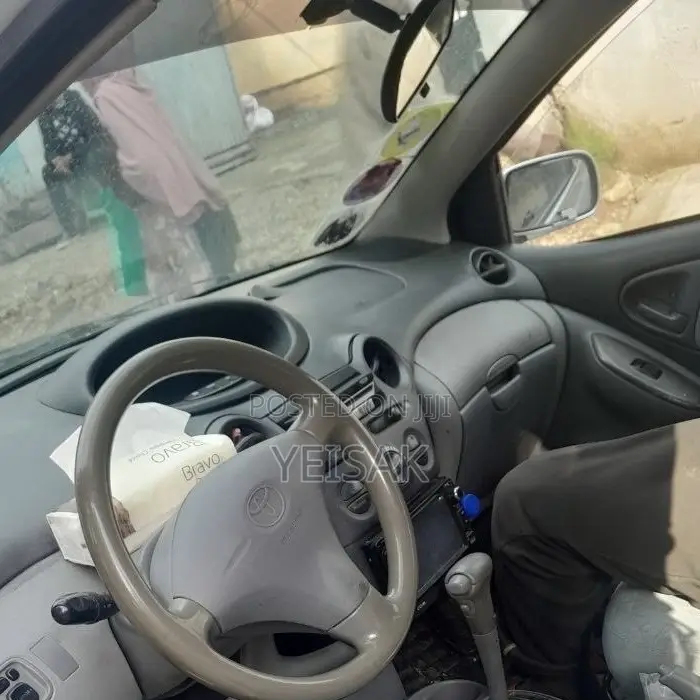 Toyota Vitz 2001 Silver