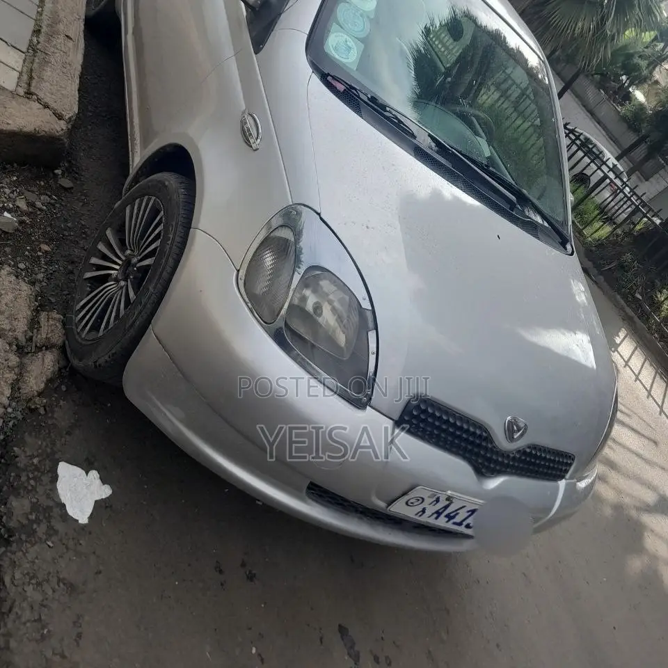 Toyota Vitz 2001 Silver