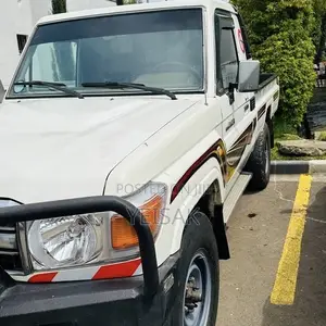 Toyota Land Cruiser 2009 White
