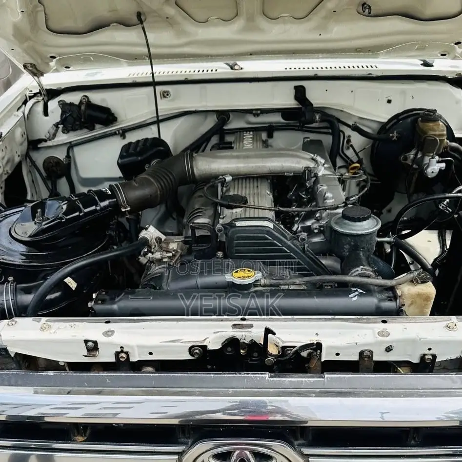 Toyota Land Cruiser 2009 White