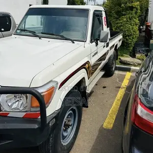 Toyota Land Cruiser 2009 White