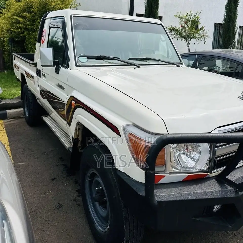 Toyota Land Cruiser 2009 White