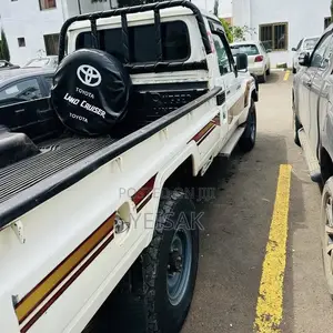 Toyota Land Cruiser 2009 White