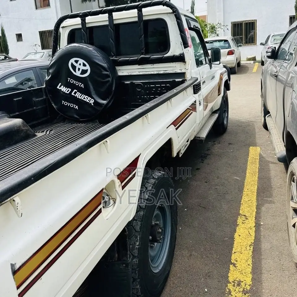 Toyota Land Cruiser 2009 White
