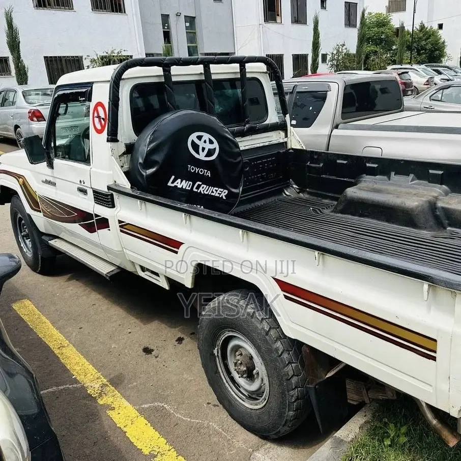 Toyota Land Cruiser 2009 White
