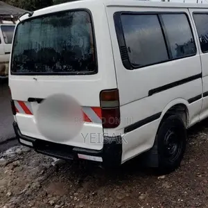 Toyota HiAce 2001 White