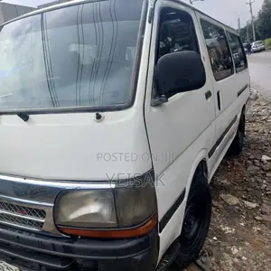 Toyota HiAce 2001 White