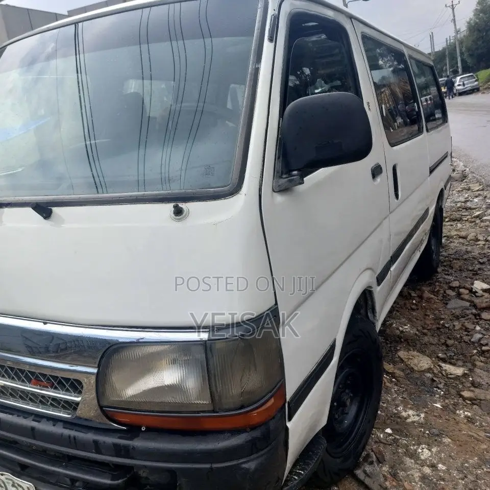 Toyota HiAce 2001 White