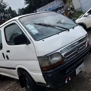 Toyota HiAce 2001 White
