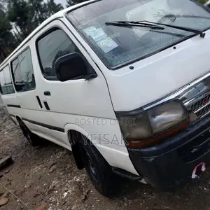 Toyota HiAce 2001 White