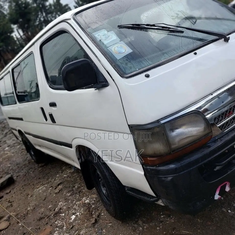 Toyota HiAce 2001 White